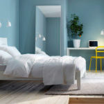 מיטה לבנה בעיצוב חדר שינה