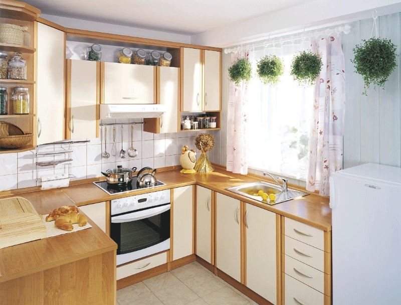 Дизайн на кухня 3 на 3 метра с U-образна подредба на кухненски мебели