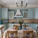 Ξύλινα έπιπλα για την κουζίνα με μπλε χρώμα