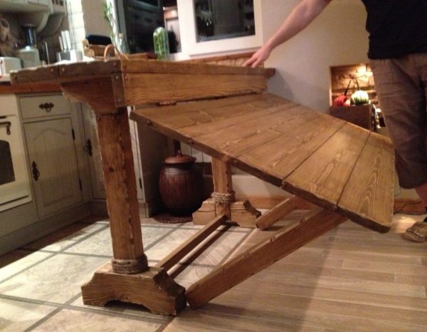 Transformador de mesa de madera