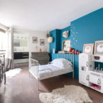 השילוב של כחול לבן בעיצוב חדר הילדים