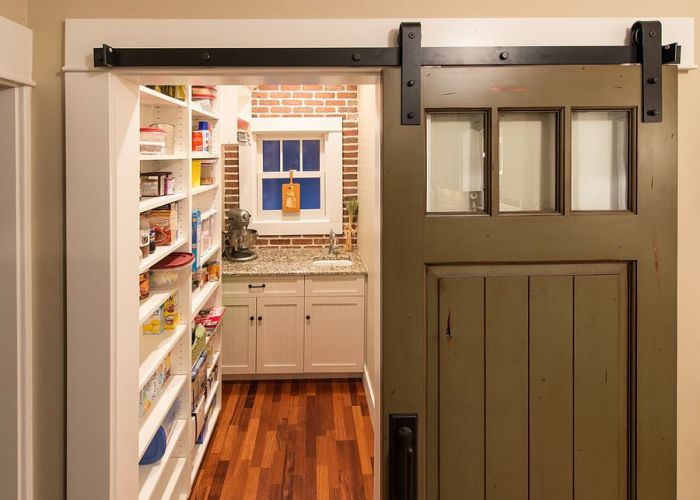 Sliding door to the food pantry