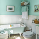 חדר אמבטיה בסגנון פרובנס נוח