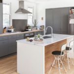 Graue Möbel im Design der Küche