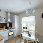 Transparant meubilair in het ontwerp van de keuken