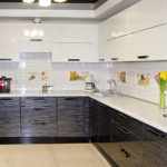 Glänzende Oberflächen im Design der Küche