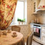 Kleine Küche im provenzalischen Stil