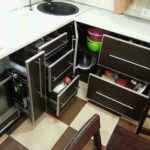 Систем за одлагање кухињског прибора са фиокама