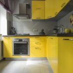 Dapur dengan kelabu kuning kelabu