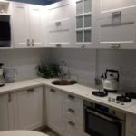 Foto van een echte witte keuken in Chroesjtsjov