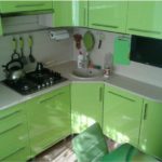 Unidad de cocina verde con un área de 6 cuadrados.