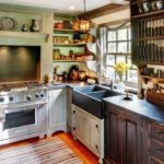 Virtuves interjers ar antīkām provence mēbelēm