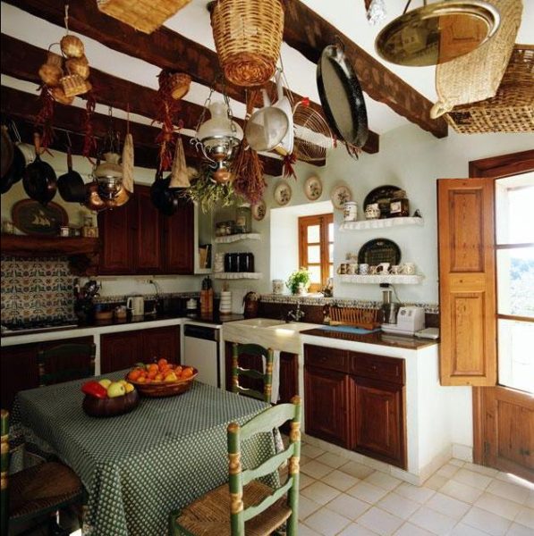 Interiéry kuchyně ve venkovském stylu