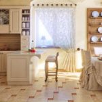 Bucătărie spațioasă rafinată în stil Provence