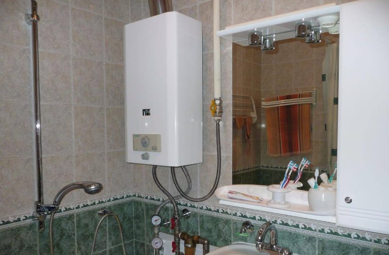 Fürdőszoba Hruscsovban gázoszloppal