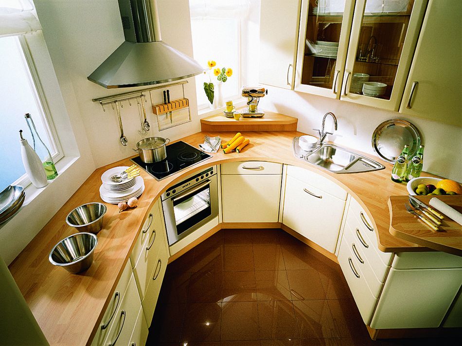 Nhà bếp ban đầu đặt trong một nhà bếp hình dạng không chuẩn