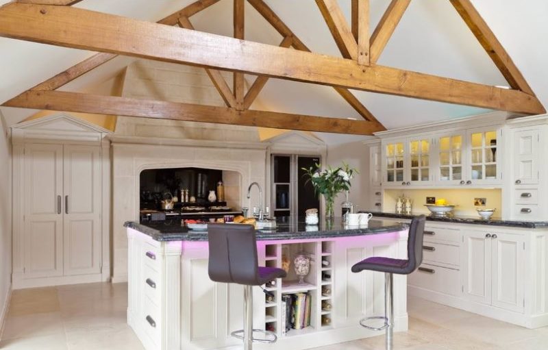 Ceiling beams as a decor of the kitchen space