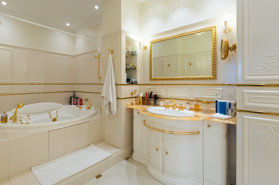 צבע זהב בעיצוב אמבטיה