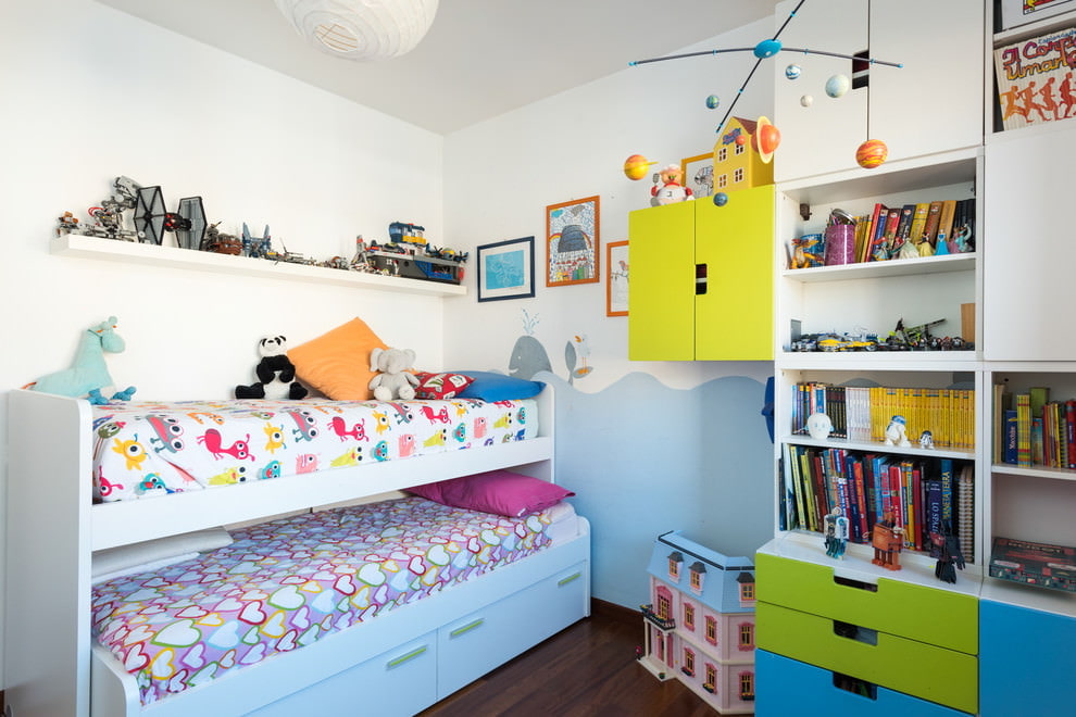 מיטת קומותיים בחדר ילדים קטן