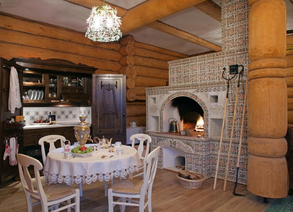 Kuchynský dizajn v krajine v ruskom štýle