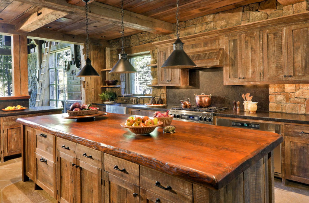אי המטבח עשוי עץ