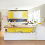 Geltona spalva virtuvės interjere