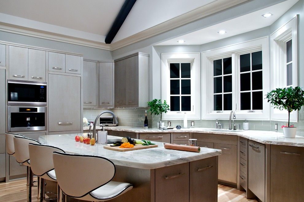 Κουζίνα εσωτερικό με παράθυρο κόλπων σε ιδιωτική κατοικία