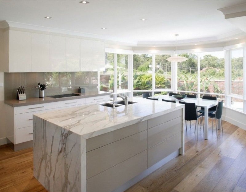 Panoramic glazing of a bay window in the kitchen