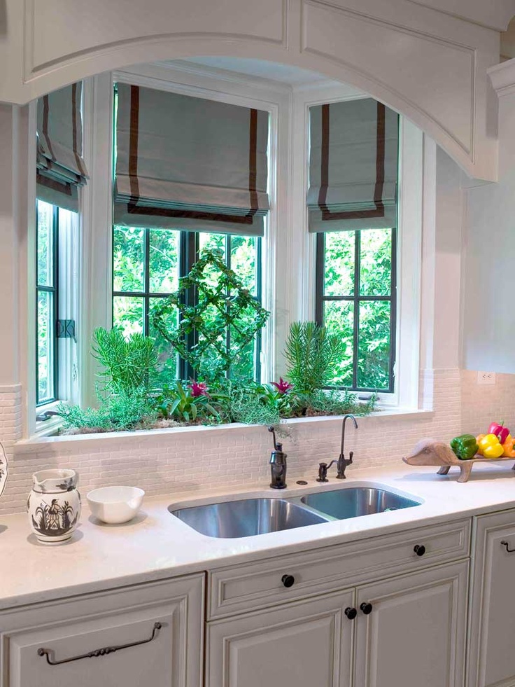 Dekorácie arkierové okno kuchynské izbové rastliny