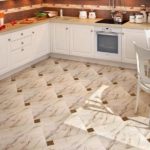 Layout with offset ceramic tiles in the kitchen