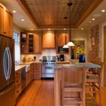 Podea din lemn în bucătărie într-o casă privată