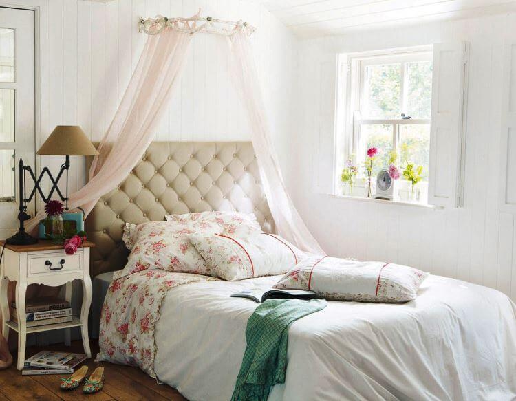 Hyggeligt soveværelse i stil med fransk Provence