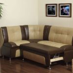 Beige-brun sammenleggbar sofa for kjøkkenet