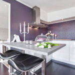 Culoare violetă în interiorul bucătăriei