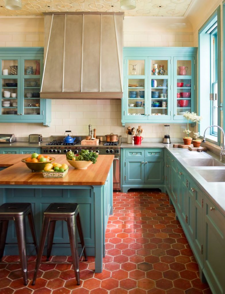 Interiorul bucătăriei private în stil Provence