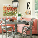Pengubah sofa berwarna merah jambu yang luar biasa di ruang makan