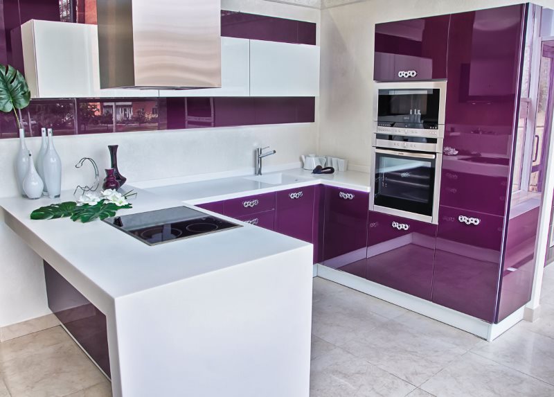 White peninsula in the kitchen with eggplant color furniture