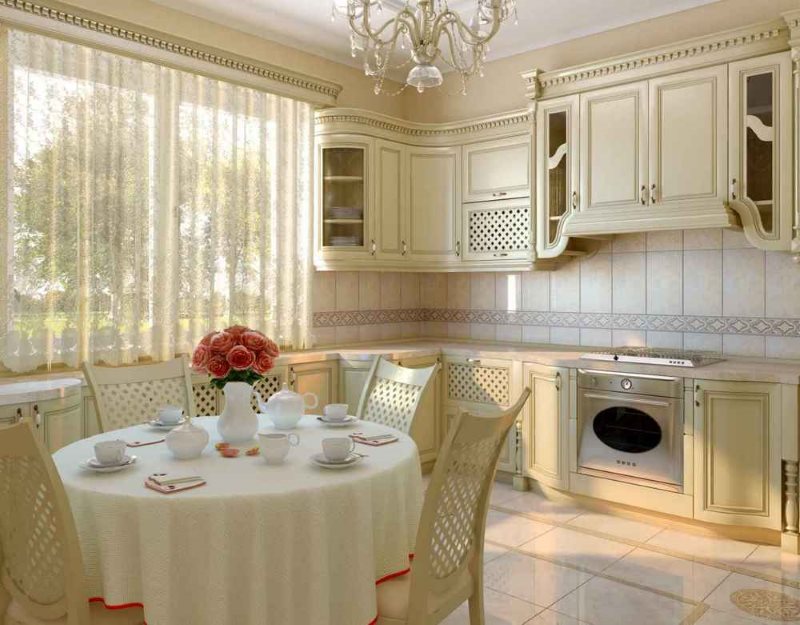 Klassisk køkken med spisebord og keramisk gulv.