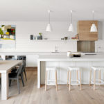Reka bentuk dapur besar dalam gaya minimalis