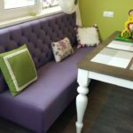 Canapea compactă cu tapițerie violet