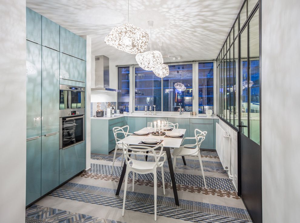Design de bucătărie albastru Art Nouveau