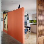 Zonavimo virtuvės svetainė oranžinė pertvara