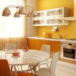 Żółta ściana we wnętrzu kuchni