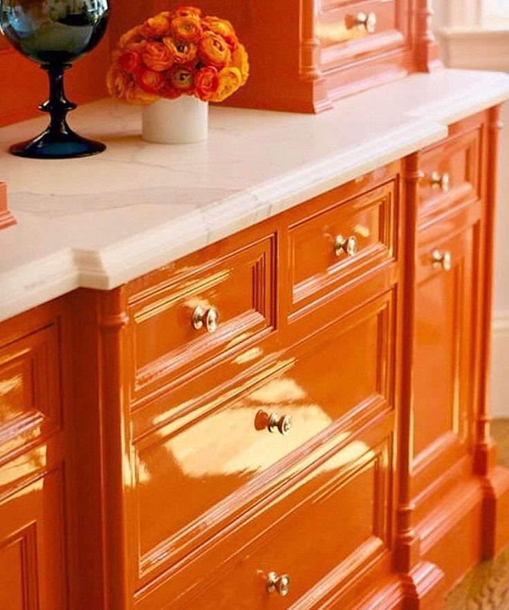 Set clasic din lemn în portocaliu