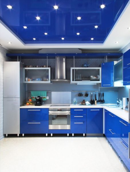 Blue ceiling in the kitchen