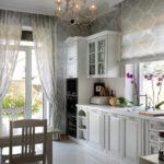 Dapur Provence dengan dua tingkap