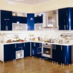 Dark blue glossy headset with white worktop and push-in doors