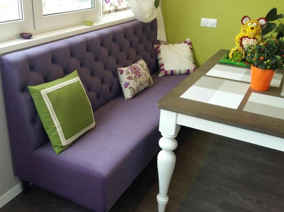 Purple upholstery in the kitchen sofa