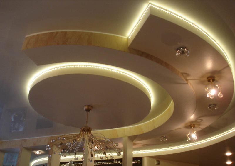 Éclairage de plafond de cuisine combiné en placoplâtre
