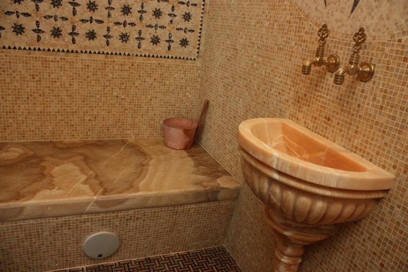 טורנה משיש באמבטיה בסגנון טורקי